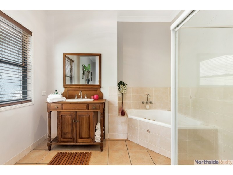 17 Corvus Drive, Cashmere QLD 4500