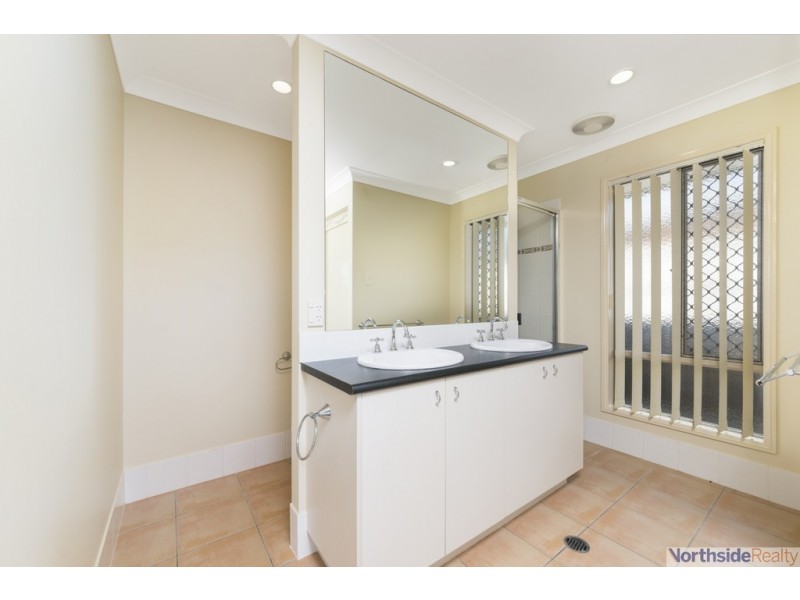 12 Corowa ct, Eatons Hill QLD 4037