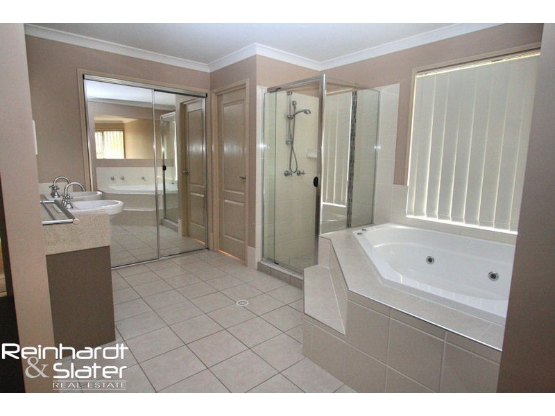 28 Fir Place, Warner QLD 4500