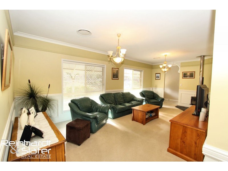 1 Woodrow Court, Ferny Hills QLD 4055