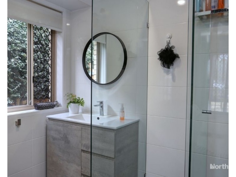 12 Tonnere Ct, Eatons Hill QLD 4037