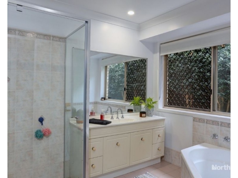 12 Tonnere Ct, Eatons Hill QLD 4037