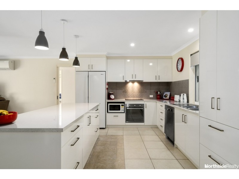 32 Rothschild st, Eatons Hill QLD 4037