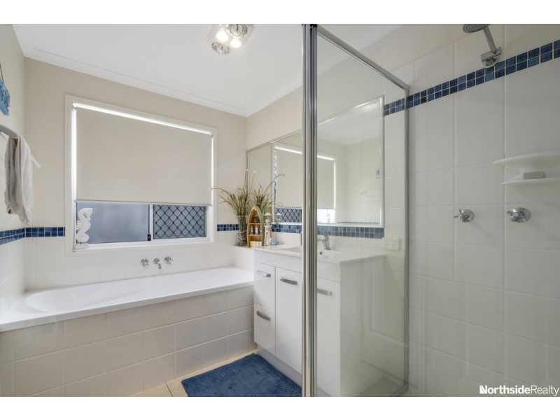 32 Rothschild st, Eatons Hill QLD 4037