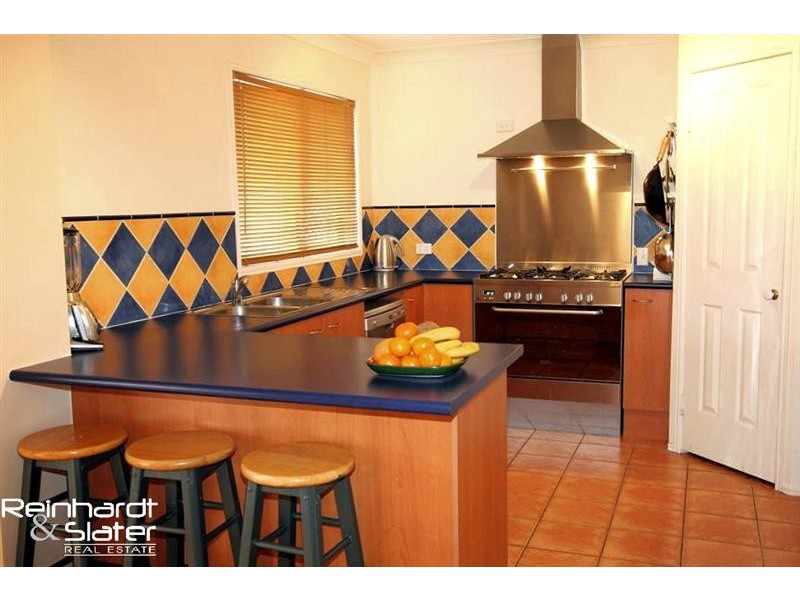 16 Snow Wood Dr, Eatons Hill QLD 4037