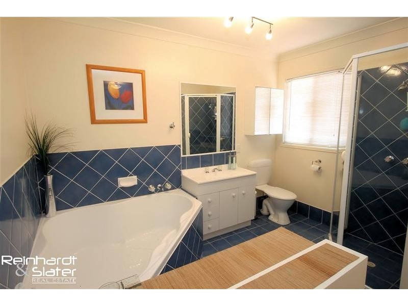 16 Snow Wood Dr, Eatons Hill QLD 4037