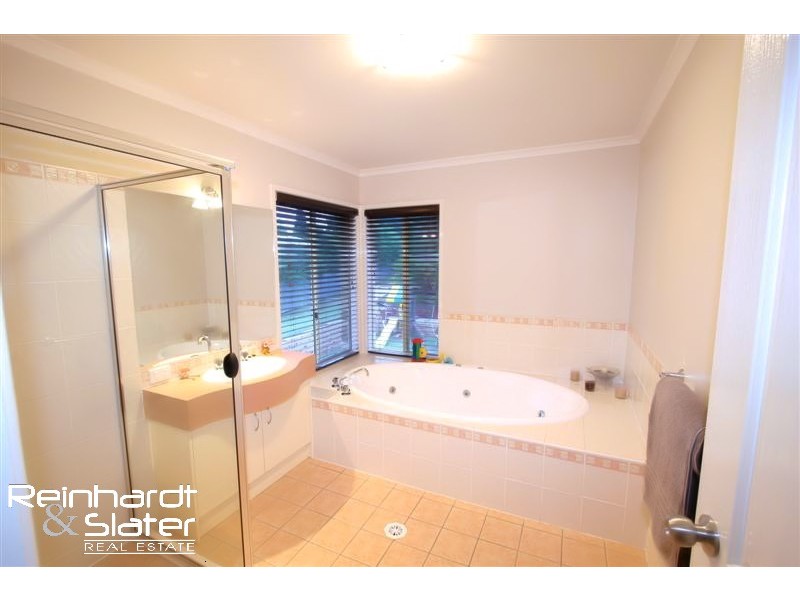 5 Corvus Dr, Cashmere QLD 4500