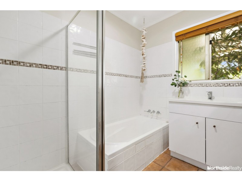 9 Crescent Ct, Albany Creek QLD 4035