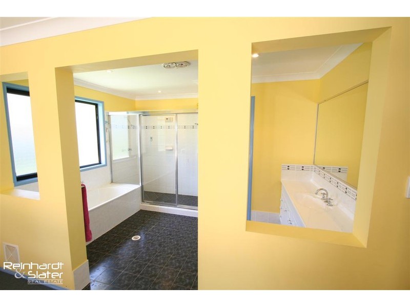 29 Hunter Cct, Petrie QLD 4502