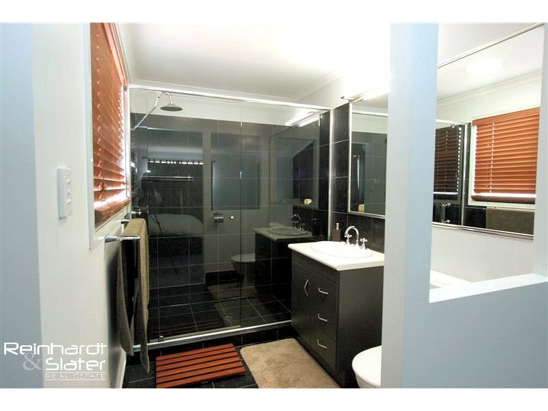 5 Glendore Ct, Eatons Hill QLD 4037