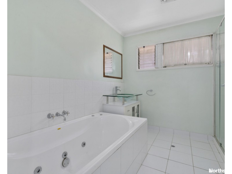 12 Myron St, Chermside QLD 4032