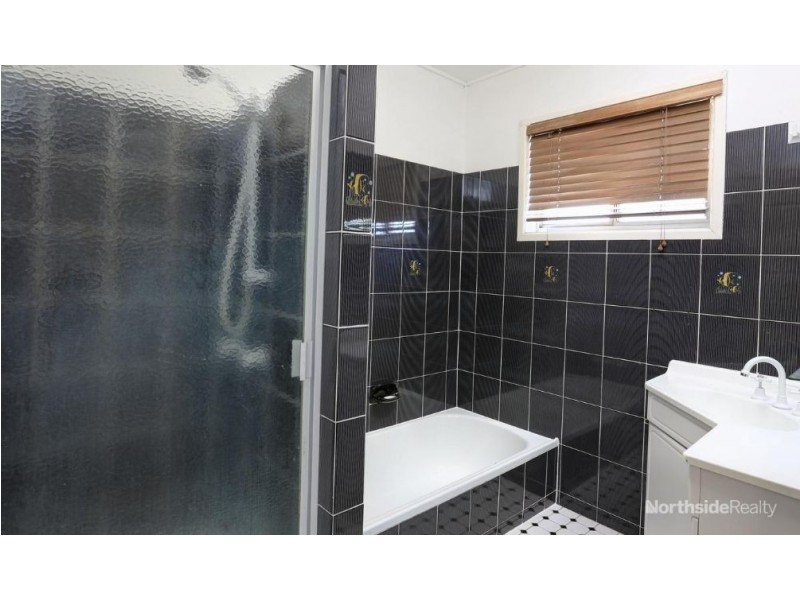 5 Bowen Ave, Albany Creek QLD 4035