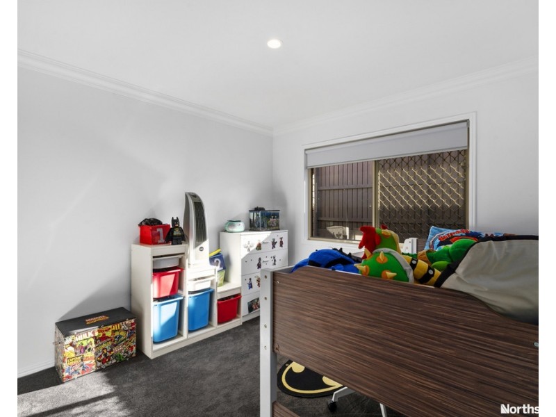 5 Faraday Ct, Kallangur QLD 4503