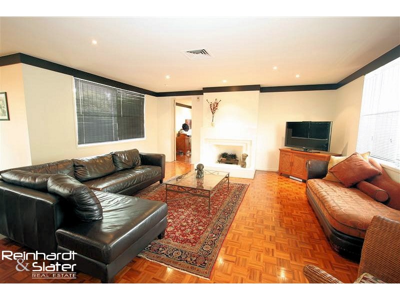 3 Eden Dr, Eatons Hill QLD 4037