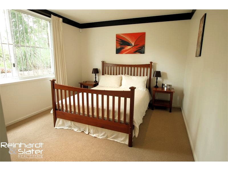 3 Eden Dr, Eatons Hill QLD 4037