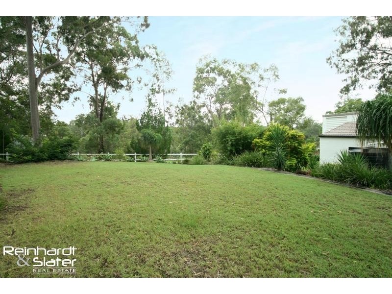 3 Eden Dr, Eatons Hill QLD 4037