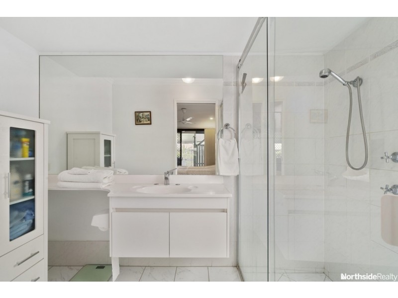 27 Daniel Street, Albany Creek QLD 4035