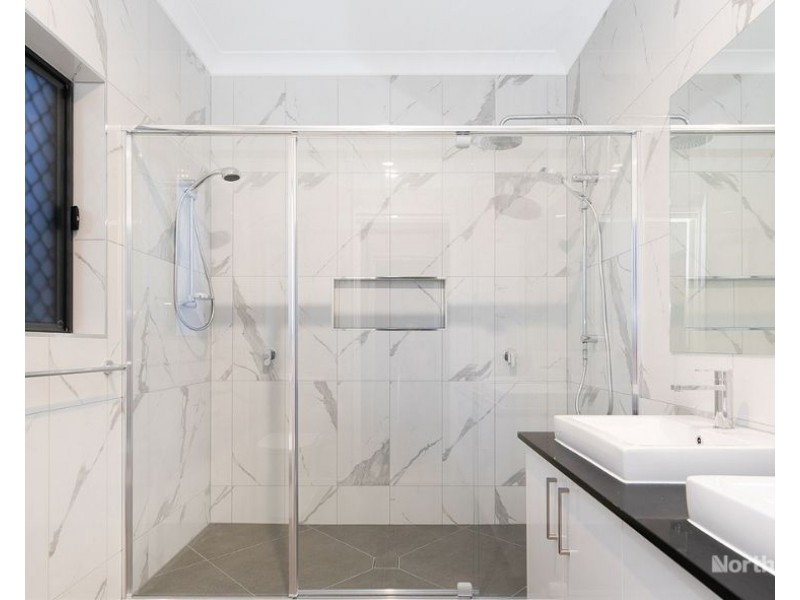 7a Willow St, Albany Creek QLD 4035