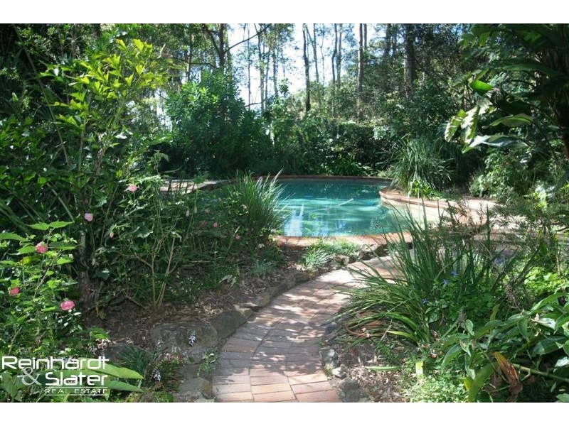 1088 Mt Nebo Rd, Jollys Lookout QLD 4520