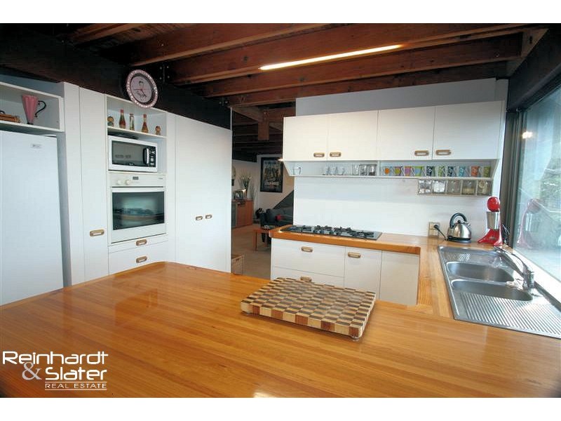 1088 Mt Nebo Rd, Jollys Lookout QLD 4520