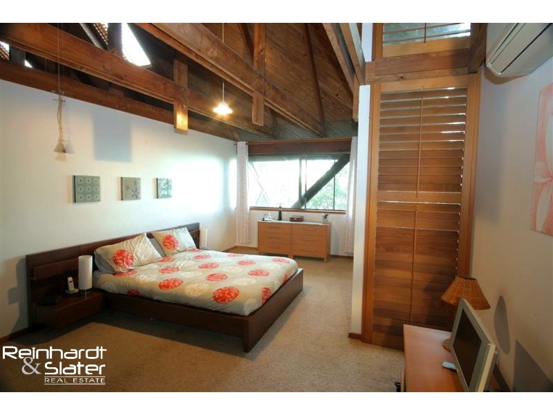 1088 Mt Nebo Rd, Jollys Lookout QLD 4520