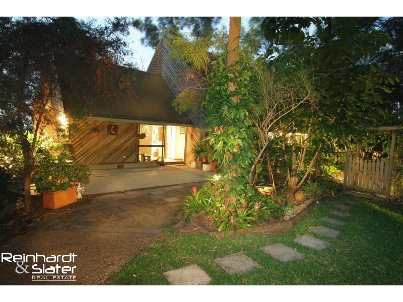 1088 Mt Nebo Rd, Jollys Lookout QLD 4520