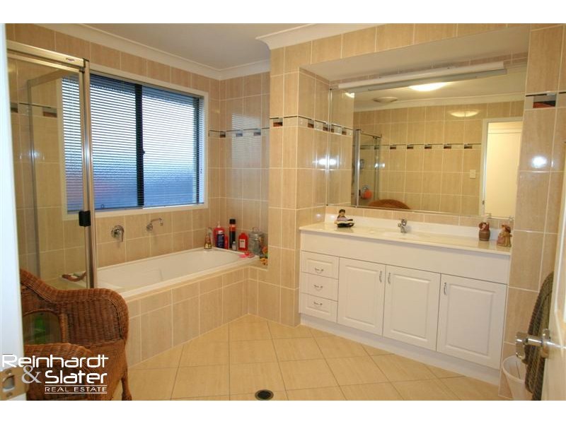 10 Bayberry Cr, Warner QLD 4500