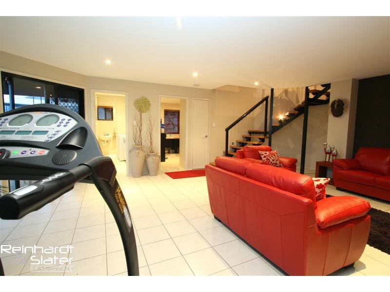 18 Rothschild St, Eatons Hill QLD 4037