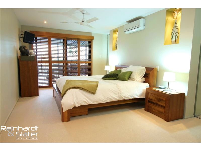 18 Rothschild St, Eatons Hill QLD 4037