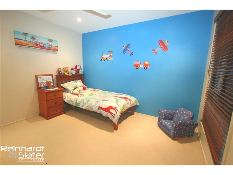 18 Rothschild St, Eatons Hill QLD 4037