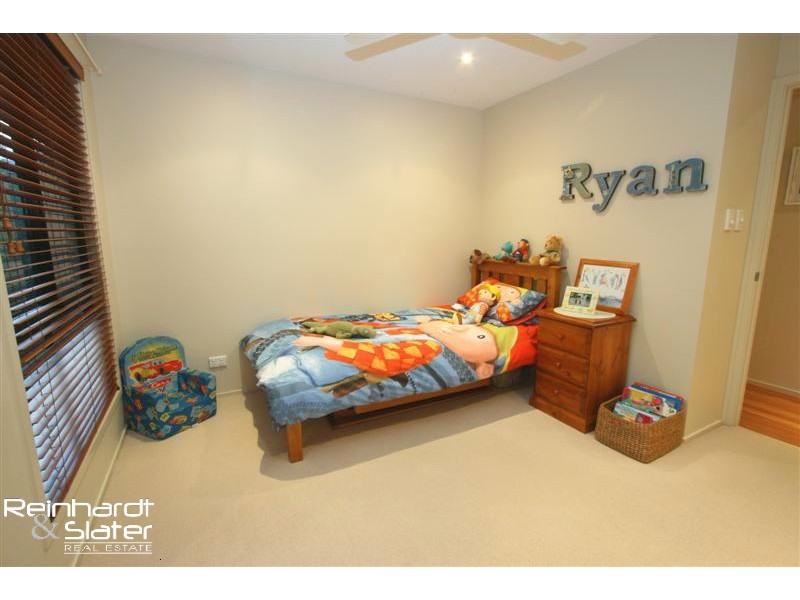 18 Rothschild St, Eatons Hill QLD 4037