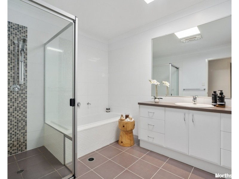 14 Roundelay Ct, Eatons Hill QLD 4037