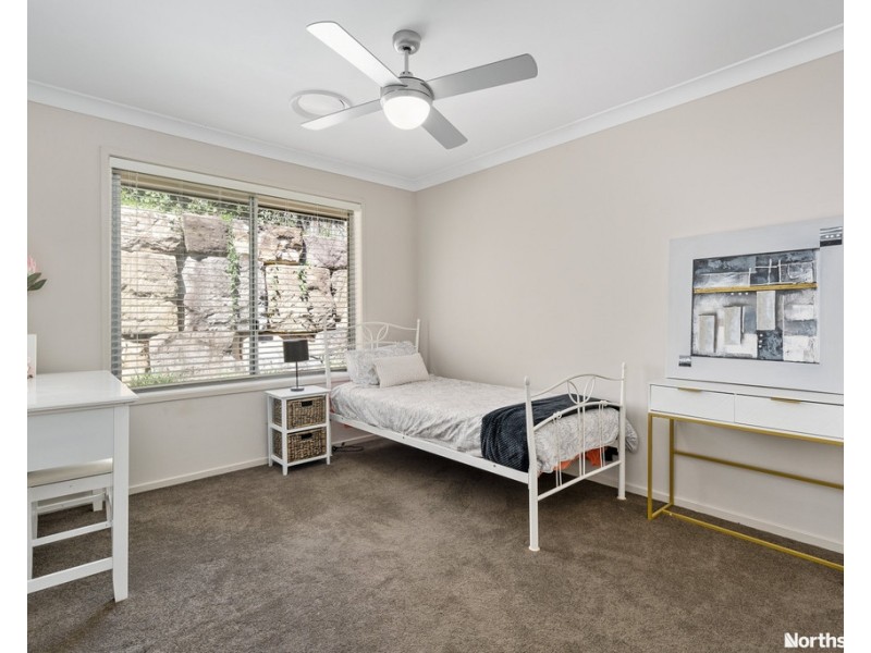4 Georges Ct, Everton Hills QLD 4053