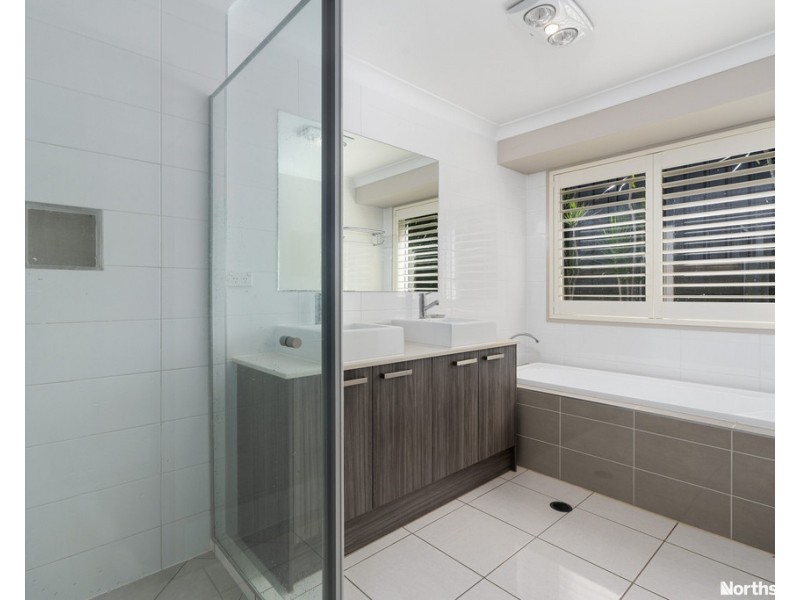 4 Georges Ct, Everton Hills QLD 4053