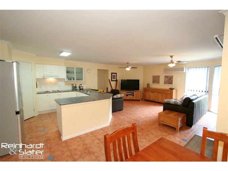 5 Rothschild St, Eatons Hill QLD 4037