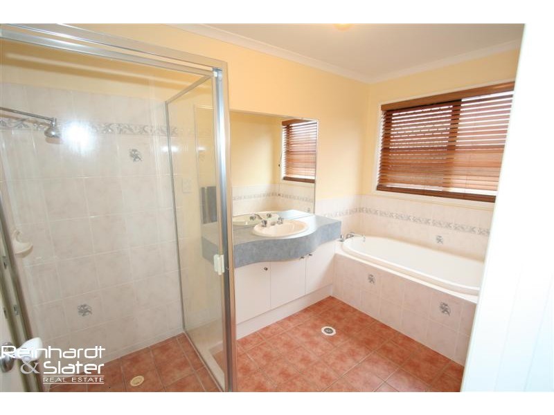 5 Rothschild St, Eatons Hill QLD 4037