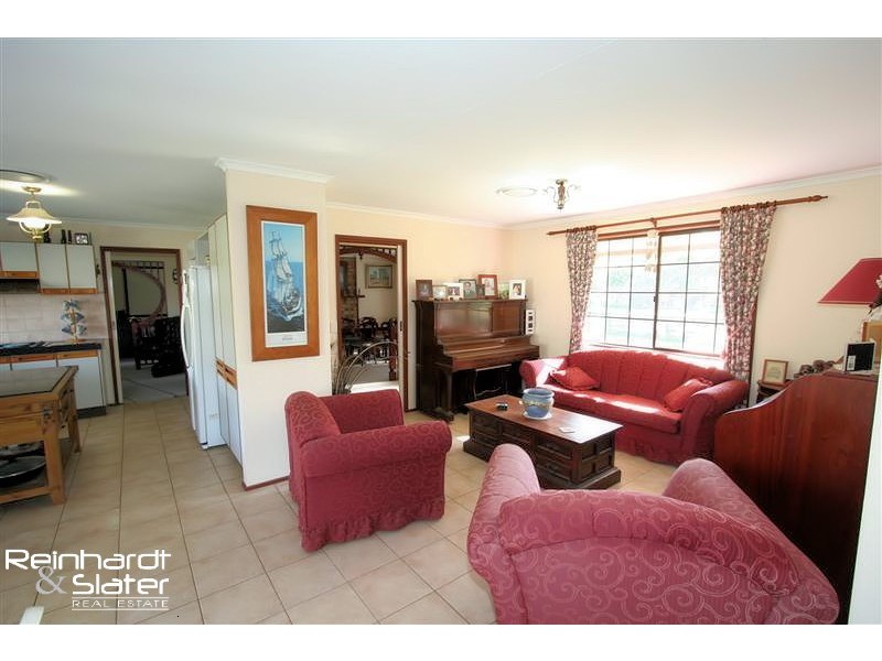 34 Hidden Valley Dr, Eatons Hill QLD 4037