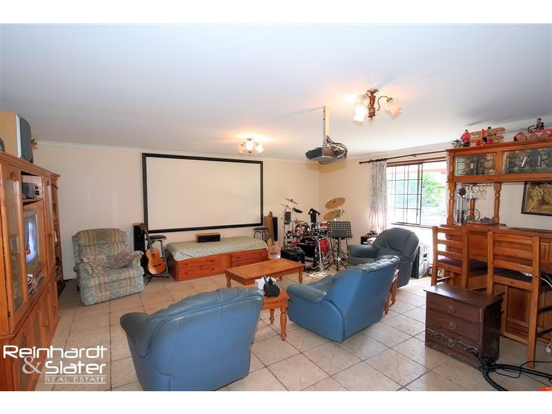 34 Hidden Valley Dr, Eatons Hill QLD 4037