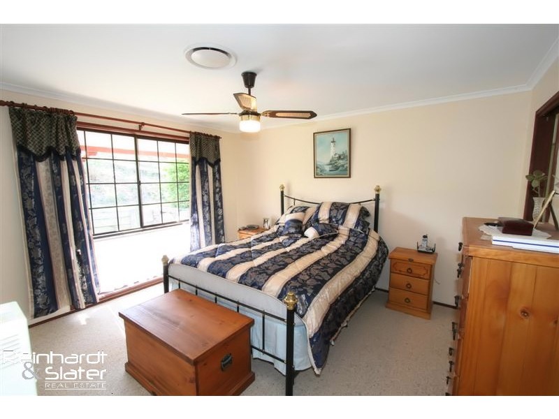 34 Hidden Valley Dr, Eatons Hill QLD 4037