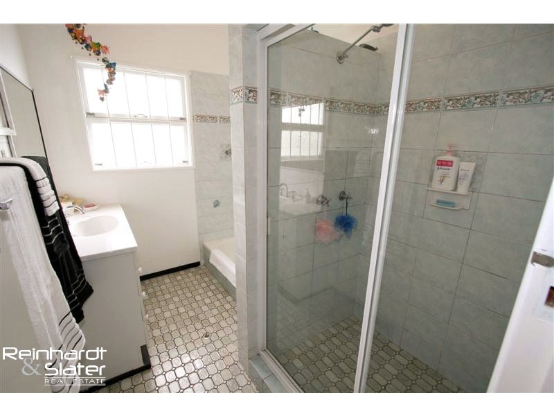 17 Yanderra Ave, Arana Hills QLD 4054