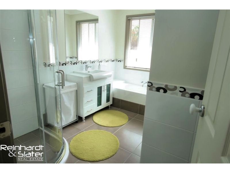 131 Saraband Dr, Eatons Hill QLD 4037