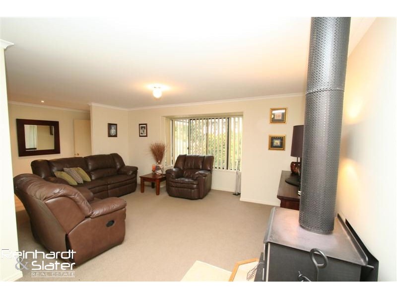 124 Saraband Dr, Eatons Hill QLD 4037