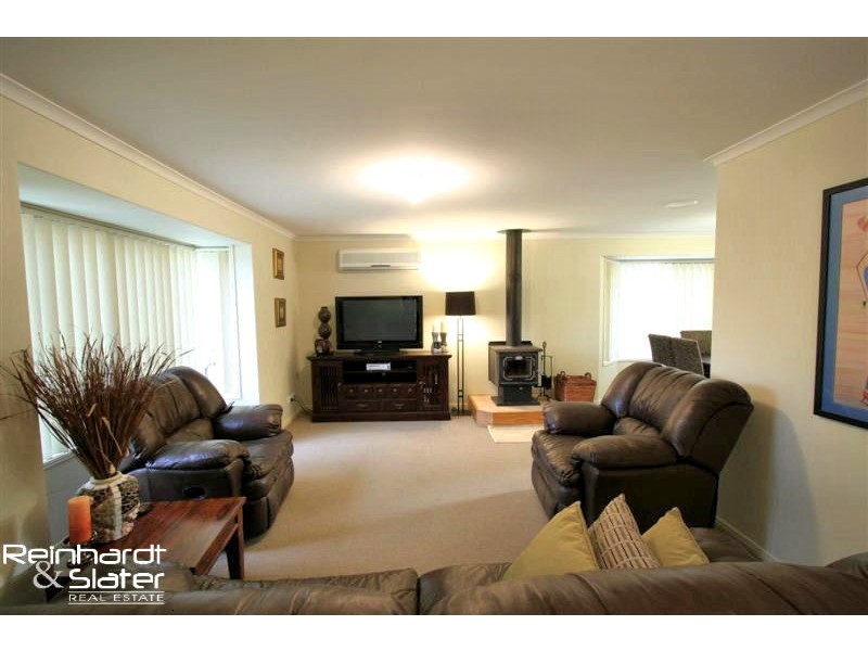 124 Saraband Dr, Eatons Hill QLD 4037