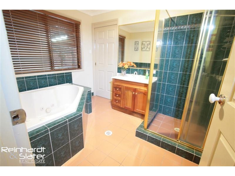 5 Clematis Ct, Cashmere QLD 4500