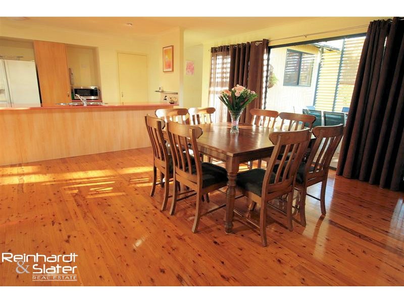 10 Medeo Ct, Eatons Hill QLD 4037