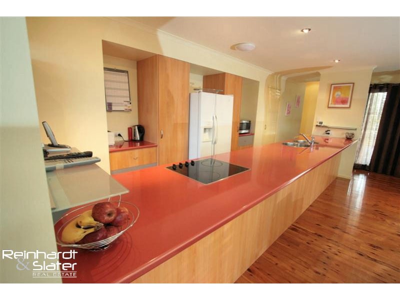 10 Medeo Ct, Eatons Hill QLD 4037