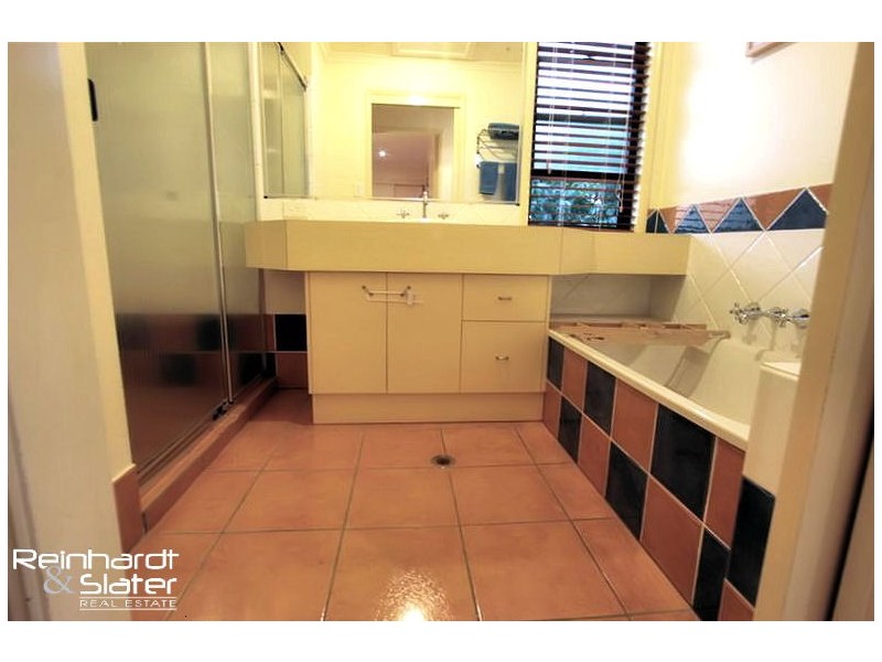 10 Medeo Ct, Eatons Hill QLD 4037