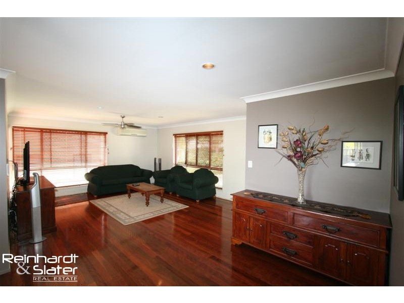 42 Leatherwood Dr, Arana Hills QLD 4054