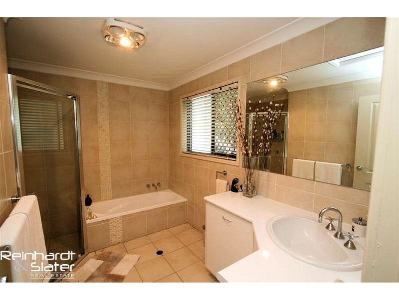 42 Leatherwood Dr, Arana Hills QLD 4054