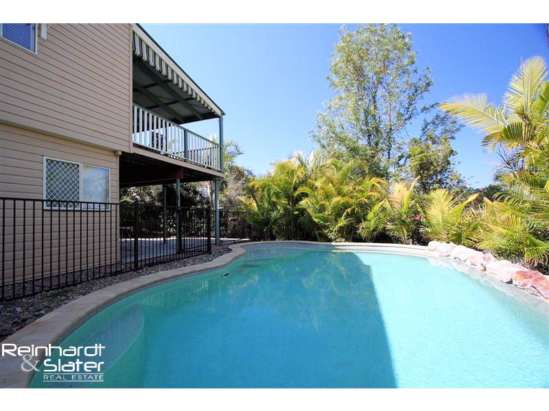 6 Mareeba Ct, Arana Hills QLD 4054